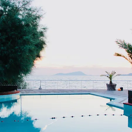 Puntaquattroventi מלון ארקולאנו