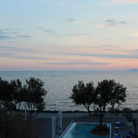 מלון Puntaquattroventi